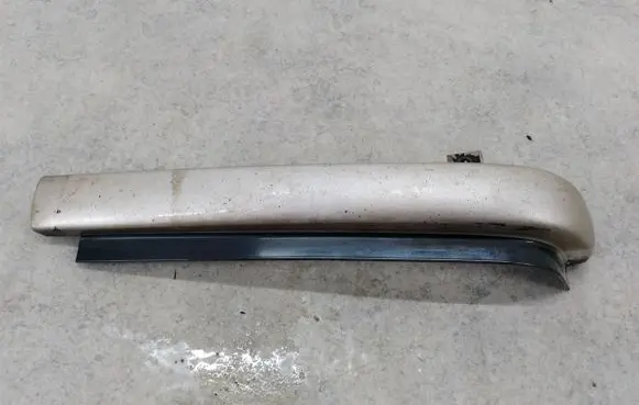 Land Rover Discovery Under headlight/headlamp trim DHH100730