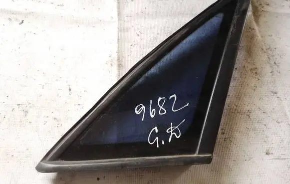Audi A4 S4 B5 8D Rear side window as2