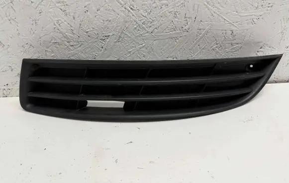 Volkswagen PASSAT B6 Front bumper lower grill 3C0853665