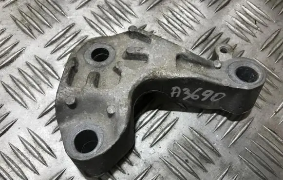 Ford Fiesta Engine mounting bracket