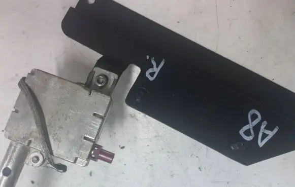 Audi A8 S8 D2 4D Bracket in trunk/boot 4D0035317C 0100