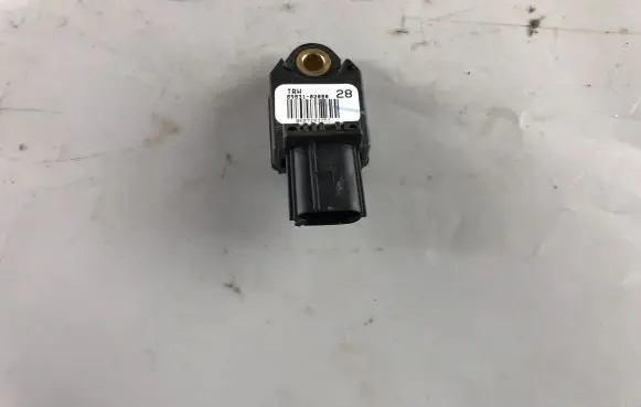 Toyota Auris 150 Airbag deployment crash/impact sensor 8983102080 0687243753