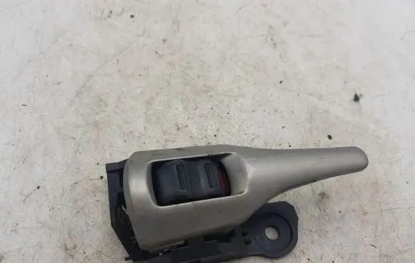 Toyota Auris 150 Front door interior handle 62318A1