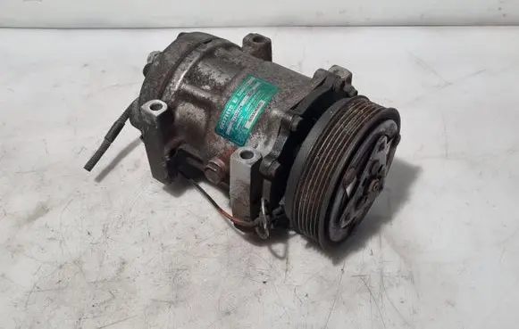 Renault Laguna II Air conditioning (A/C) compressor (pump) 8200040681