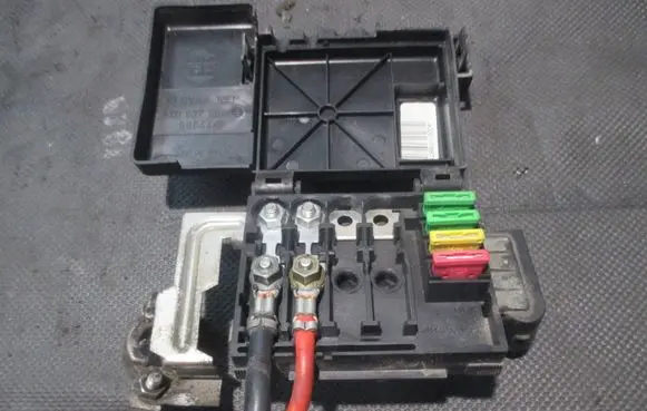 Volkswagen Lupo Fuse module 6X0937550 586440