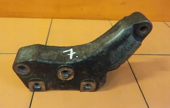 Skoda Octavia Mk2 (1Z) Gearbox mounting bracket 1K0199117 127W1
