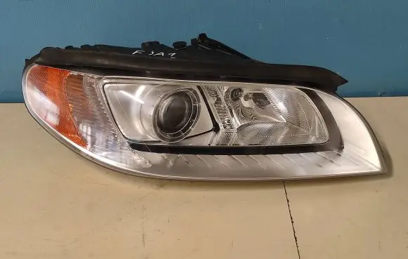Volvo V70 Headlight/headlamp 31214348