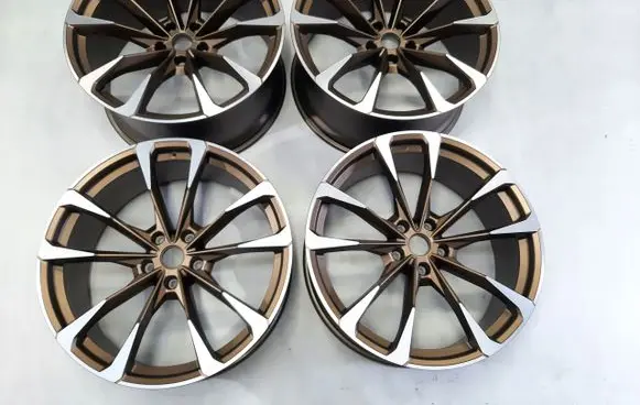 Lamborghini Urus R21 alloy rim M882505