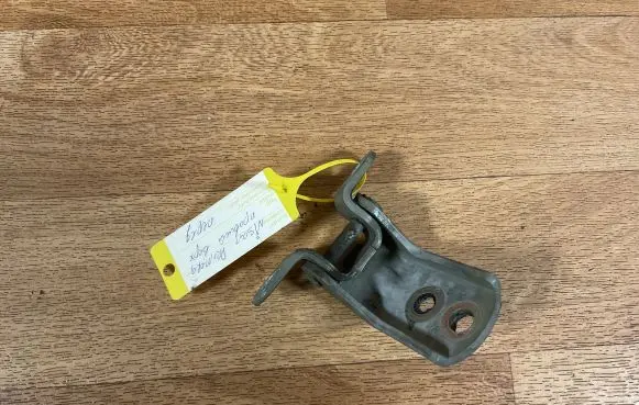 Nissan Primera Front door upper hinge