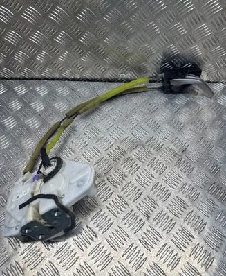 Mazda 3 III Front door lock 0M270R