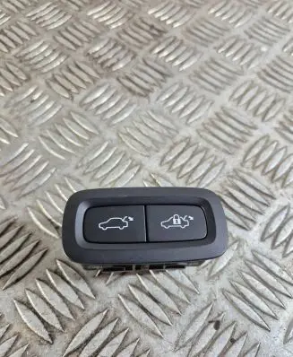 Volvo XC40 Tailgate/boot open switch button 31674801