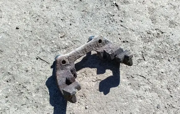 Volvo V70 Brake caliper pad carrier rear 