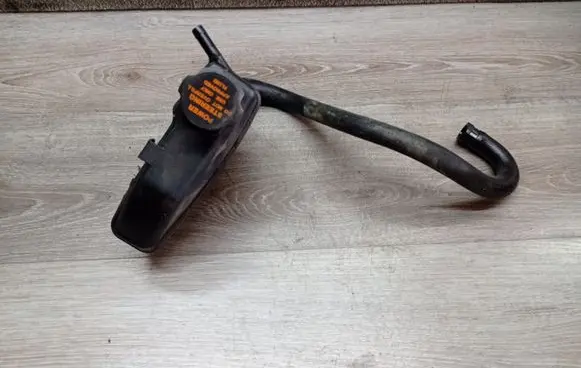 Volvo V70 Power steering fluid tank/reservoir 8649720