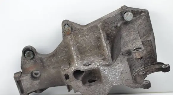 Volkswagen PASSAT B5 Generator/alternator bracket 038903143AE
