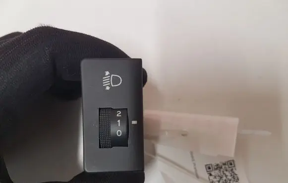 Headlight level height control switch