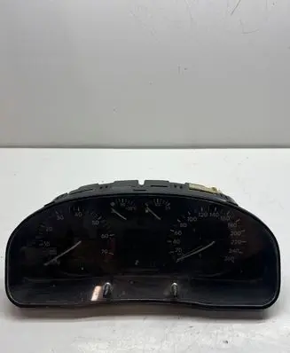 Volkswagen PASSAT B5 Speedometer (instrument cluster) 88311245