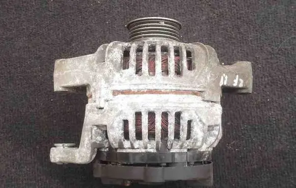 Opel Zafira B Generator/alternator 0124415002