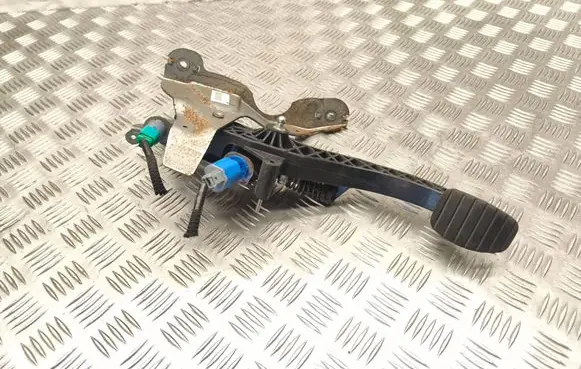 Renault Megane III Clutch pedal 465030034R