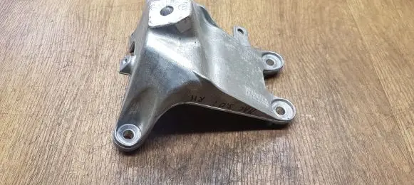 Porsche Macan (95B) Engine mounting bracket 95B199308C
