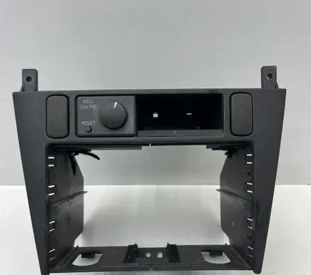Volvo S40, V40 Radio/GPS head unit trim 73180