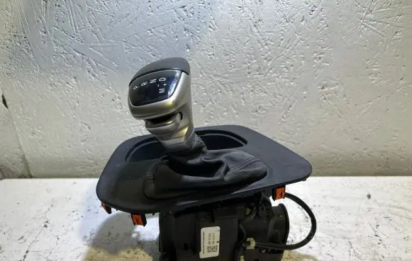 Dodge Challenger Gear shifter/selector 68205233AH T5N240510063 HW14290