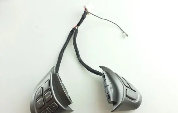Subaru Outback Steering wheel buttons/switches KL4153