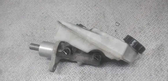 Master brake cylinder