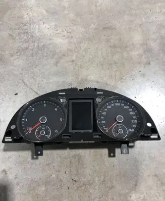 Volkswagen PASSAT B7 Speedometer (instrument cluster) 3AA920870D