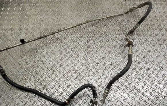 Renault Trafic II (X83) Engine coolant pipe/hose