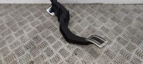Peugeot 2008 II Accelerator throttle pedal 9827705480