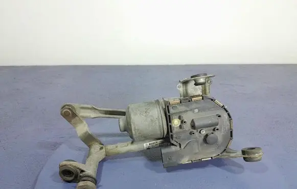 Front wiper linkage and motor