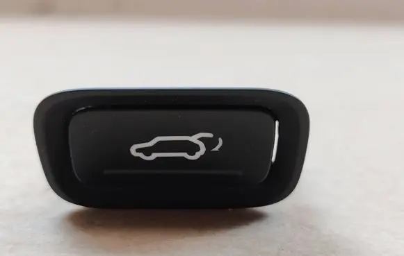 Hyundai i40 Tailgate opening switch 39R5901100