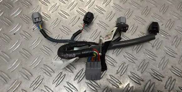 Toyota C-HR I Fuel injector wires 8212412170 8212812010
