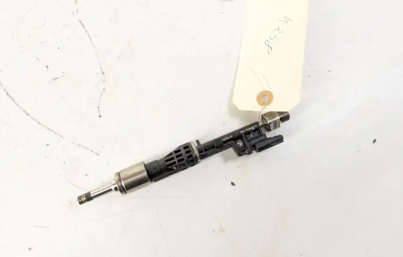 BMW 5 F10 F11 Fuel injector 7568607