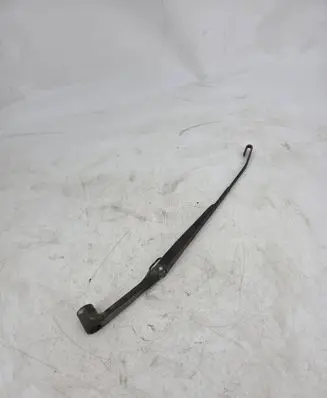 Mitsubishi Pajero Front wiper blade arm