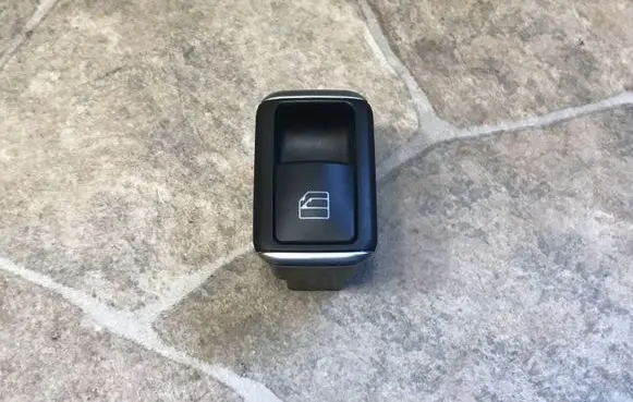 Mercedes-Benz C W204 Electric window control switch A2049058202