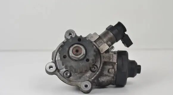 Skoda Octavia Mk3 (5E) Fuel injection high pressure pump 04L130755D 11040814 0445010537