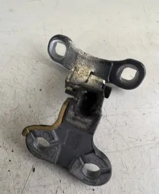 Volvo V50 Front door upper hinge 30784888 A045572