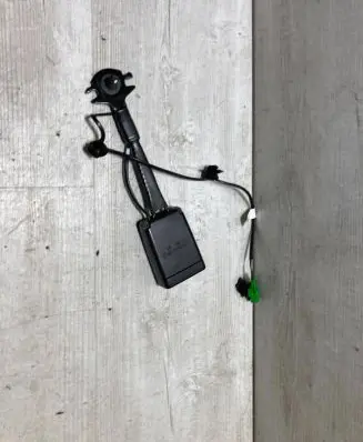 Front seatbelt buckle