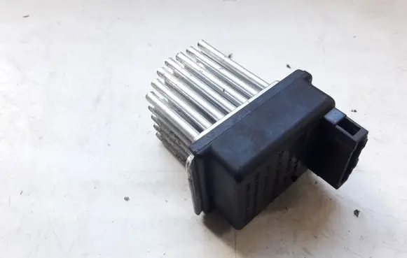 Audi A6 S6 C5 4B Heater blower fan relay 