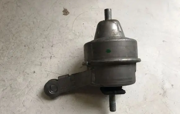 Mini One - Cooper R50 - 53 Engine mount bracket 6763259 6764640