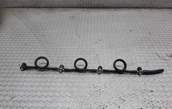 Ford Mondeo Mk III Fuel line pipe