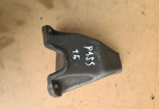 Volkswagen PASSAT B5.5 Engine mounting bracket 800399113AB 800399113