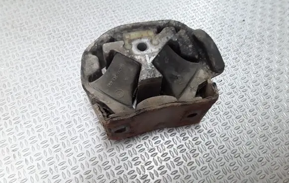 Mercedes-Benz Vito Viano W638 Engine mount bracket 6382411413