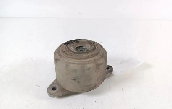 Mercedes-Benz C W204 Engine mount bracket A2042400717