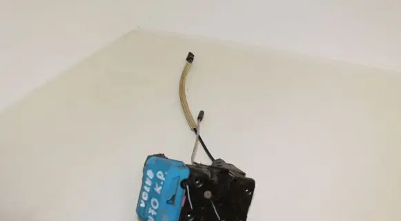 Volvo V70 Front door lock