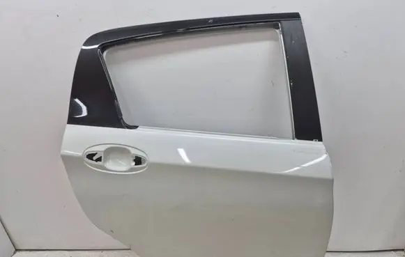 Toyota Yaris Rear door