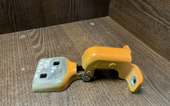 Renault Master III Front door upper hinge 804000006R