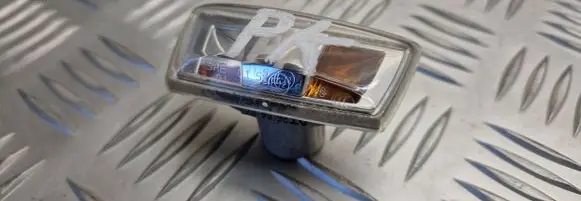 Opel Zafira B Front fender indicator light 13252455 13252456