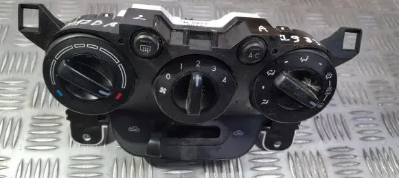 Mazda 2 Climate control unit ND6518D17